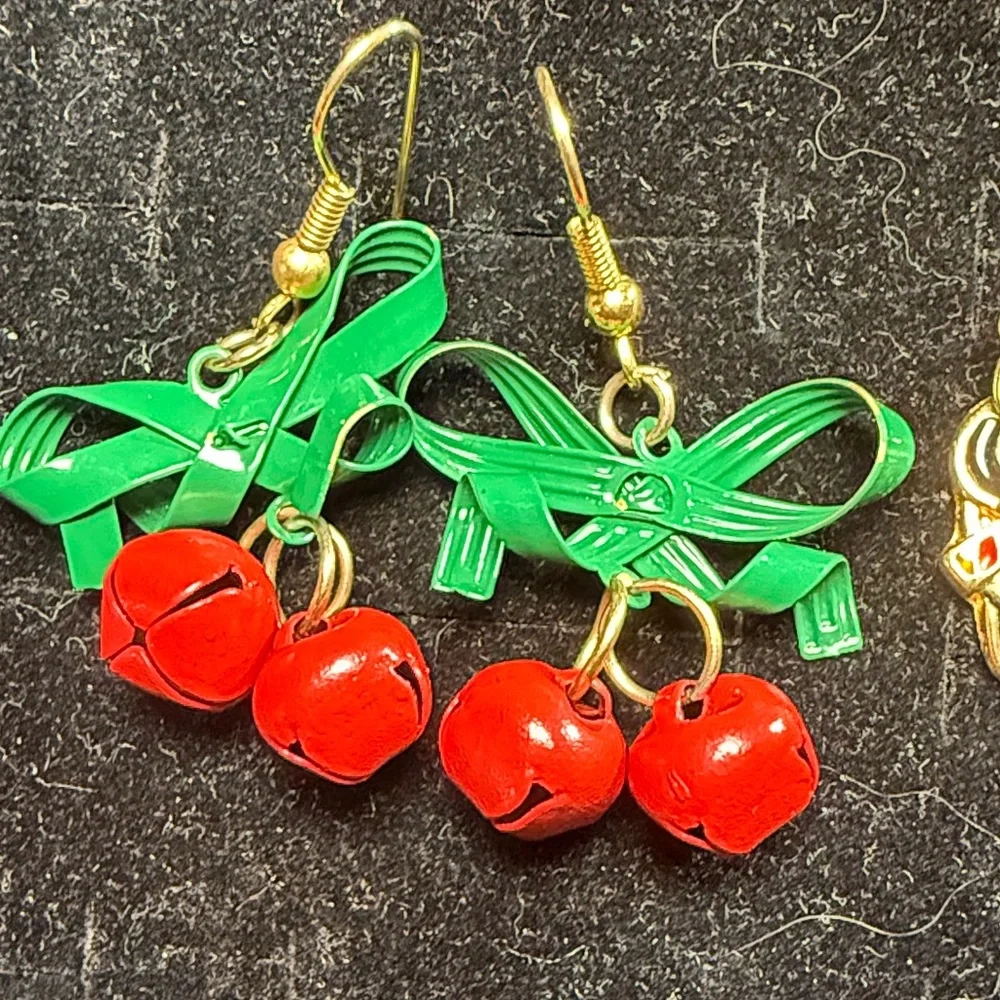 Bundle Vintage‎ Festive Green and Red Earrings Set